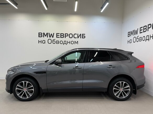 2017 Jaguar F-Pace I, серый, 2390000 рублей - вид 4
