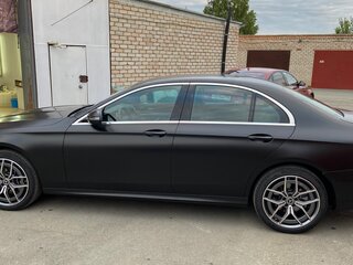 2020 Mercedes-Benz E-Класс 200 V (W213, S213, C238) Рестайлинг, чёрный, 5400000 рублей, вид 4