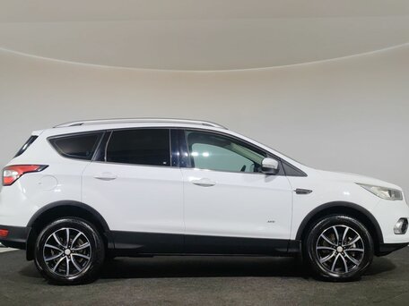 2018 Ford Kuga II Рестайлинг, белый, 1800000 рублей, вид 4