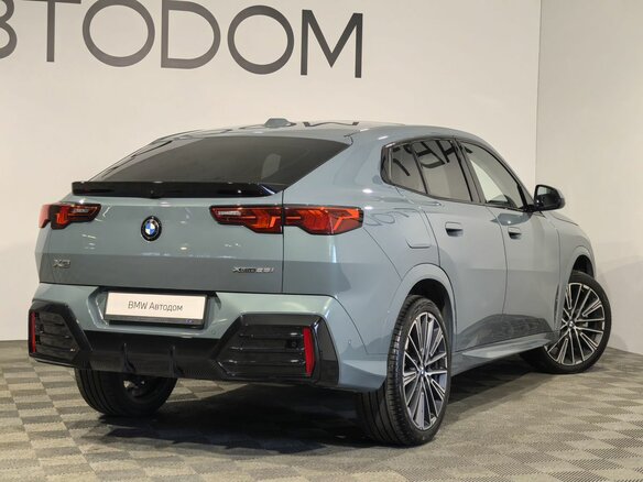 2025 BMW X2 xDrive25i II (U10), серый - вид 2