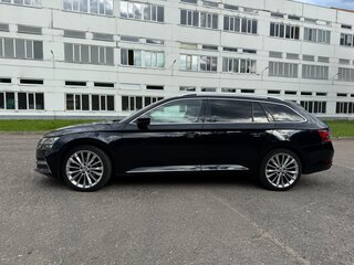 2021 Skoda Superb III Рестайлинг, чёрный, 3450000 рублей, вид 4