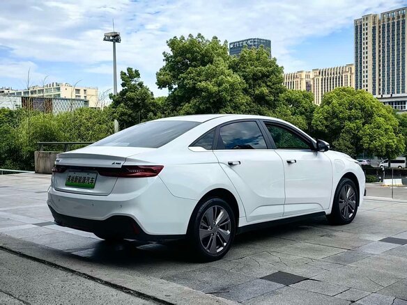 2023 Geely Geometry A, белый, 1650000 рублей - вид 6
