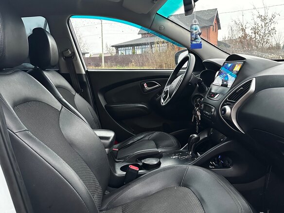 2010 Hyundai ix35 I, белый - вид 2