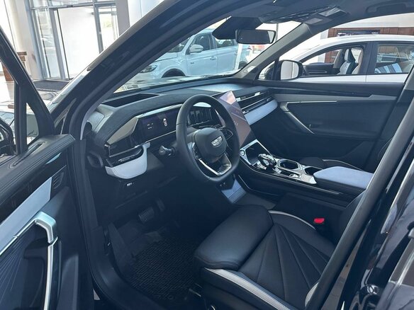 2025 Geely Atlas II, чёрный, 3760990 рублей - вид 3