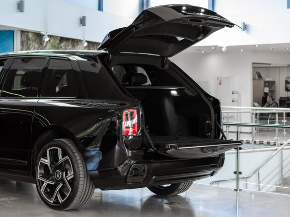 2025 Rolls-Royce Cullinan Black Badge I Рестайлинг (Series II), чёрный, 67490000 рублей - вид 22