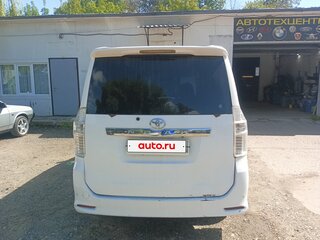 2008 Toyota Noah II (R70), белый, 850000 рублей, вид 2