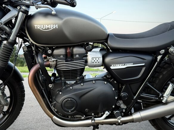 2020 Triumph Street Twin, серый, 805000 рублей - вид 20