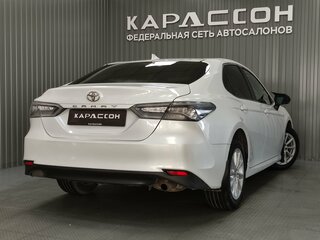 2021 Toyota Camry VIII (XV70) Рестайлинг, белый, 1799000 рублей, вид 2