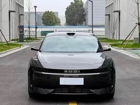 2026 Audi E5 83 kWh, чёрный, 9400777 рублей, вид 3