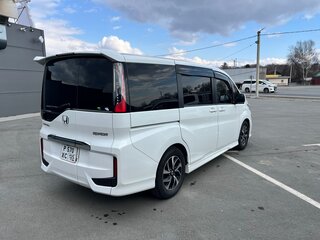 2017 Honda Stepwgn Spada V Рестайлинг, белый, 1855000 рублей, вид 5