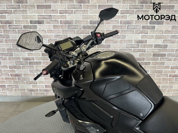 2017 Yamaha MT-10, чёрный, 1040000 рублей - вид 10