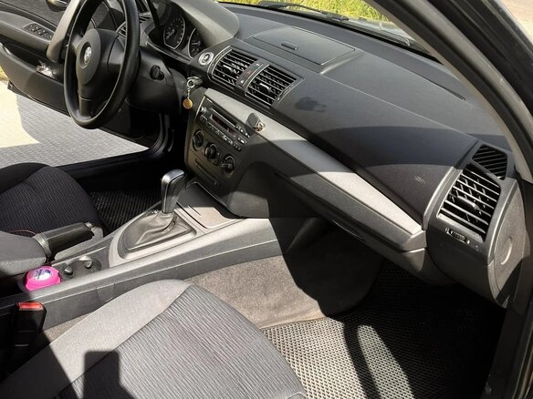2011 BMW 1 серии 116i I (E81/E82/E87/E88) Рестайлинг, чёрный, 990000 рублей - вид 4