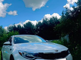 2020 Kia Optima IV Рестайлинг, белый, 1750000 рублей, вид 1