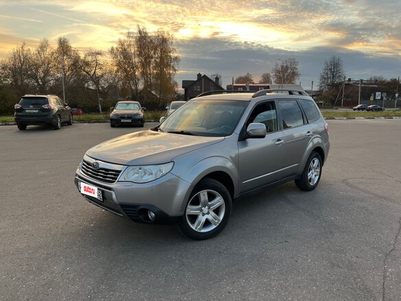 2010 Subaru Forester III, серебристый, 900000 рублей
