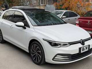 2022 Volkswagen Golf VIII, белый, 1870000 рублей, вид 2