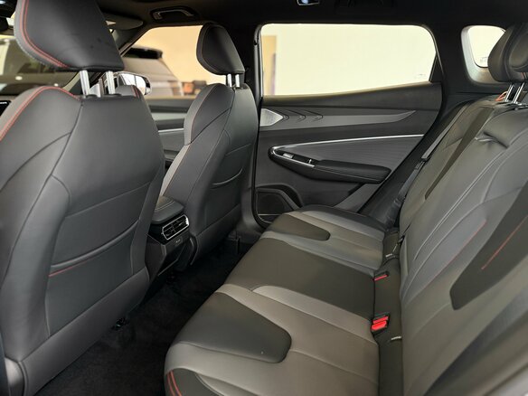 2026 Geely Atlas II, чёрный, 4229990 рублей - вид 13