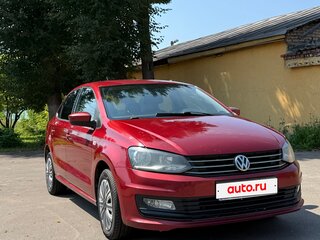 2015 Volkswagen Polo V Рестайлинг, красный, 970000 рублей, вид 3