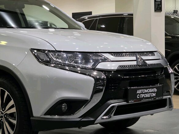 2019 Mitsubishi Outlander III Рестайлинг 3, белый - вид 8