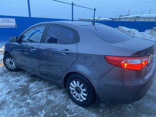 2013 Kia Rio 4-speed III, серый, 1060000 рублей, вид 3