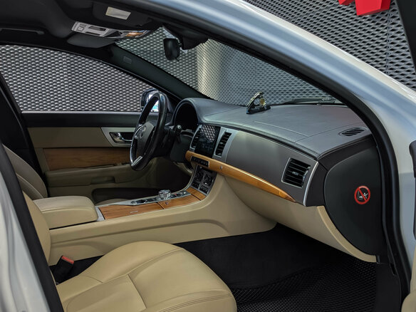 2014 Jaguar XF I Рестайлинг, белый, 1350000 рублей - вид 35