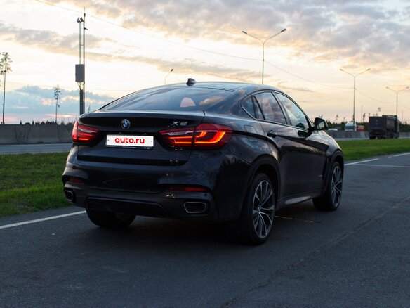 2018 BMW X6 40d II (F16), чёрный, 4150000 рублей - вид 2