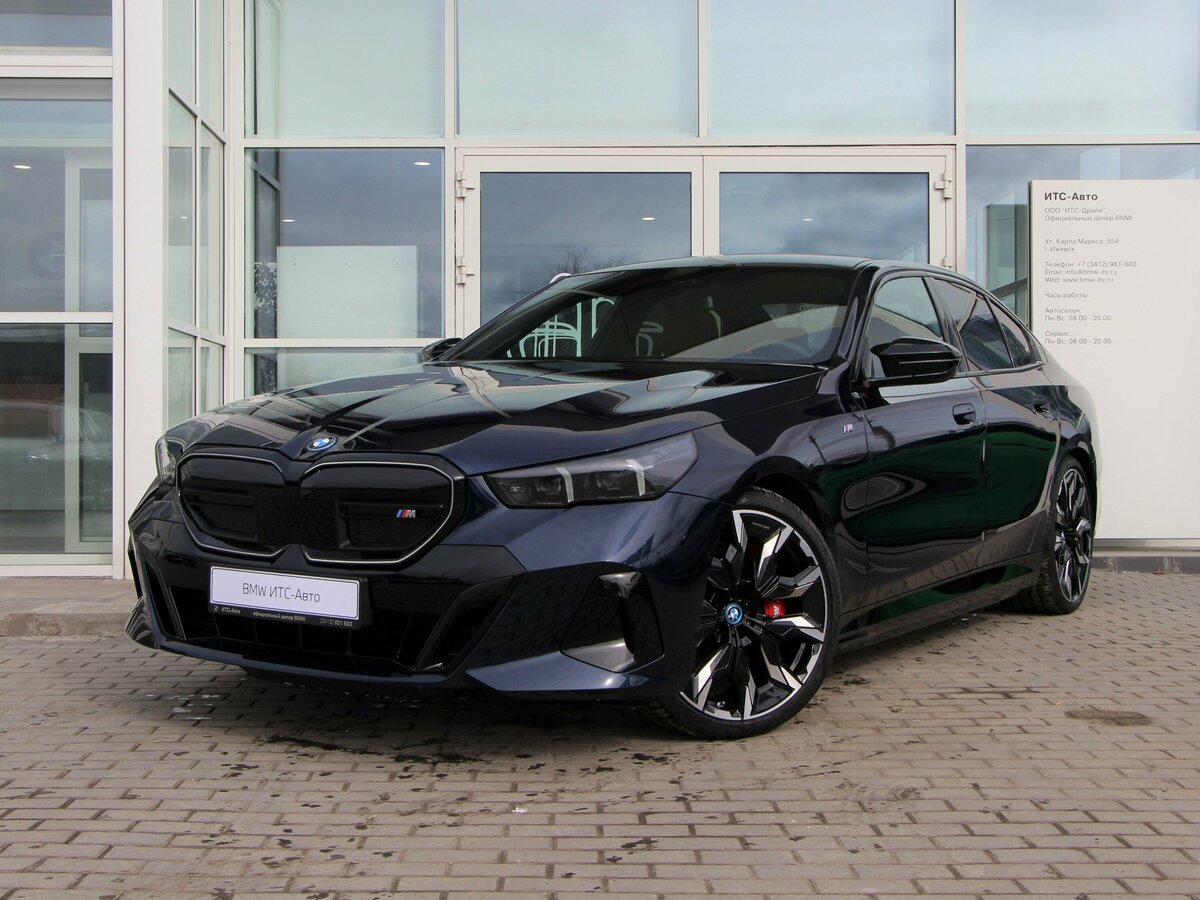 Открыть фотографии: BMW i5