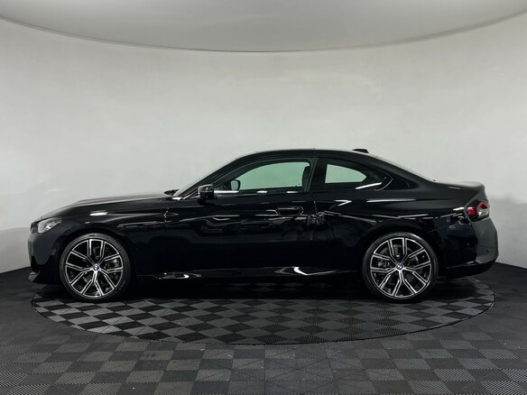 2023 BMW 2 серии 230i G42, чёрный, 4610861 рублей - вид 4