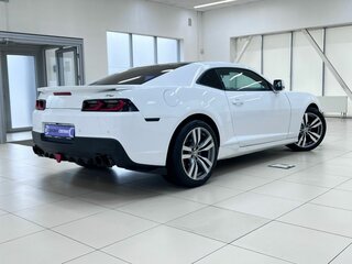 2013 Chevrolet Camaro V Рестайлинг, белый, 1800000 рублей, вид 2