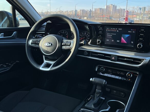 2020 Kia K5 III, серый, 2350000 рублей - вид 20