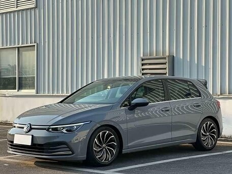 2022 Volkswagen Golf VIII, серый, 2020000 рублей, вид 3
