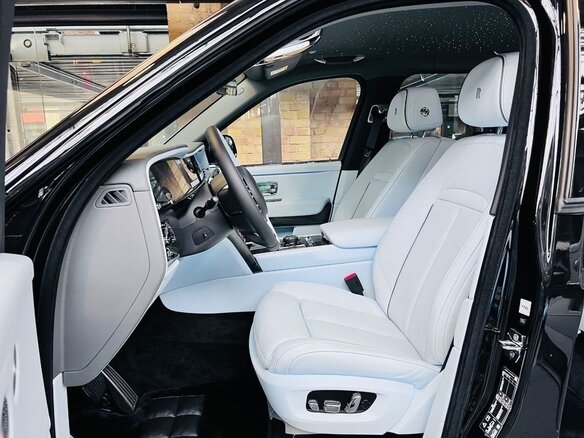 2026 Rolls-Royce Cullinan Black Badge I Рестайлинг (Series II), чёрный, 64350000 рублей - вид 7