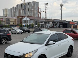 2017 Hyundai Solaris II, белый, 810000 рублей, вид 2