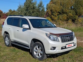 2013 Toyota Land Cruiser Prado 150 Series Рестайлинг 1, белый, 2650000 рублей, вид 1