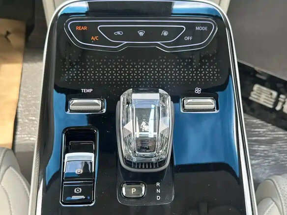 2026 Forthing V9 34.94 kWh, чёрный - вид 10