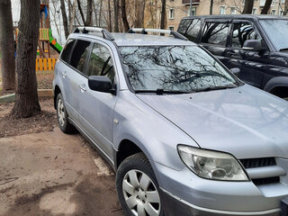 2008 Mitsubishi Outlander I, серебристый, 965000 рублей, вид 2