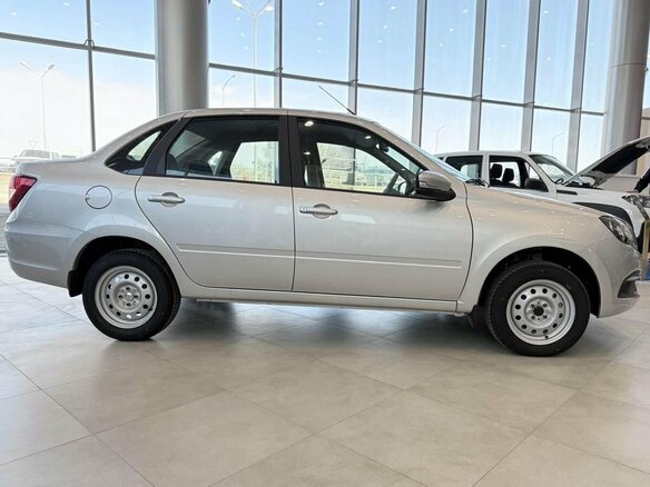 2026 Lada (ВАЗ) Granta I Рестайлинг, серебристый - вид 3