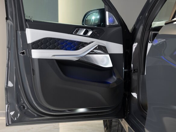 2026 BMW X5 M Competition III (F95) Рестайлинг, серый, 28209300 рублей - вид 17