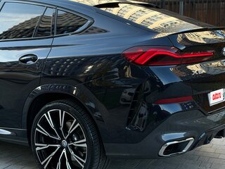 2021 BMW X6 40i III (G06), синий, 7100000 рублей, вид 5