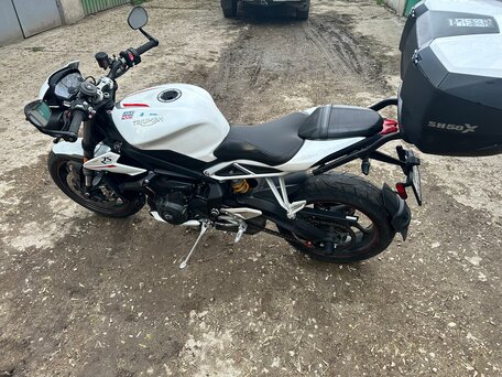 2019 Triumph Street Triple, белый, 750000 рублей, вид 4