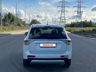 2014 Mitsubishi Outlander III Рестайлинг, белый, 1495000 рублей, вид 5