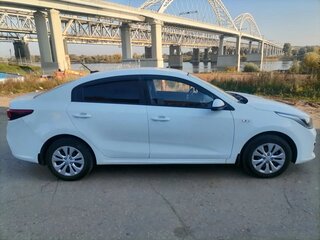 2018 Kia Rio IV, белый, 1300000 рублей, вид 2