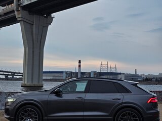 2018 Audi Q8 55 TFSI I (4M), серый, 5500000 рублей, вид 4