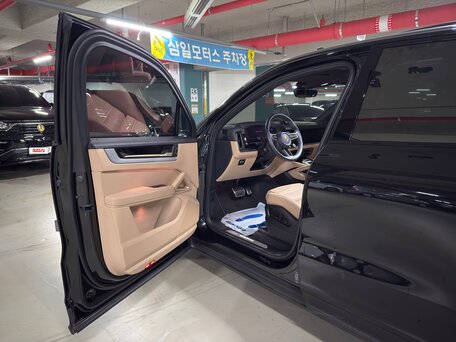 2025 Porsche Cayenne III Рестайлинг, чёрный, 13540000 рублей, вид 3