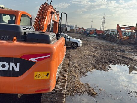 2024 Doosan DX210W, оранжевый, 8075000 рублей, вид 4
