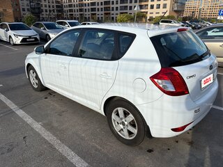 2011 Kia Ceed I Рестайлинг, белый, 700000 рублей, вид 2