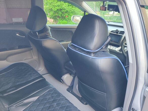 2010 Honda Stream II Рестайлинг, серебристый, 1400000 рублей - вид 5