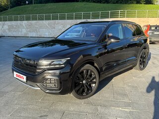 2018 Volkswagen Touareg III, чёрный, 6000000 рублей, вид 2