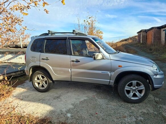 2009 Chevrolet Niva I, серебристый, 410000 рублей - вид 1