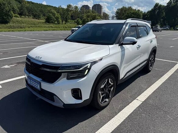 2024 Kia Seltos I Рестайлинг, белый, 1870000 рублей - вид 2