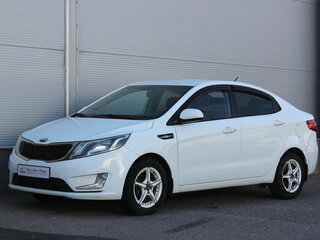 2013 Kia Rio 5-speed III, белый, 720000 рублей, вид 5